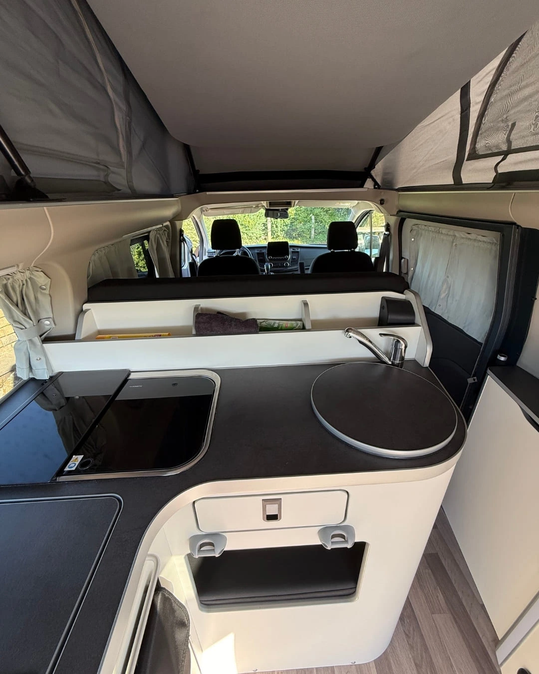 Cuisine du Ford Nugget – Location van Ford Nugget