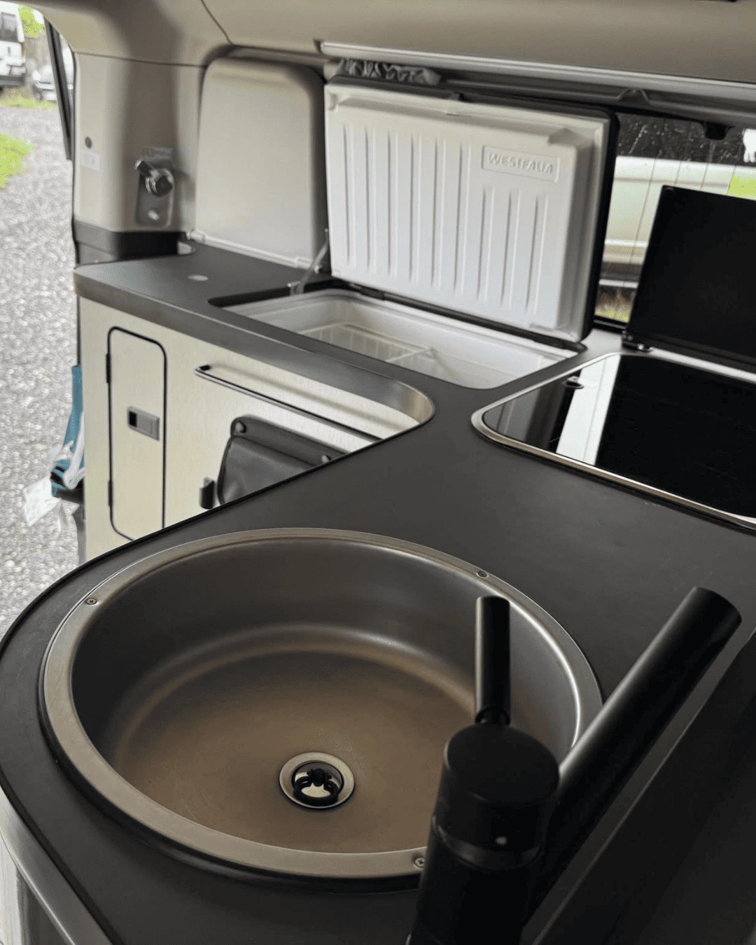 Intérieur du Ford Nugget Plus – Location van Ford Nugget